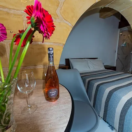 Old Well فاليتا